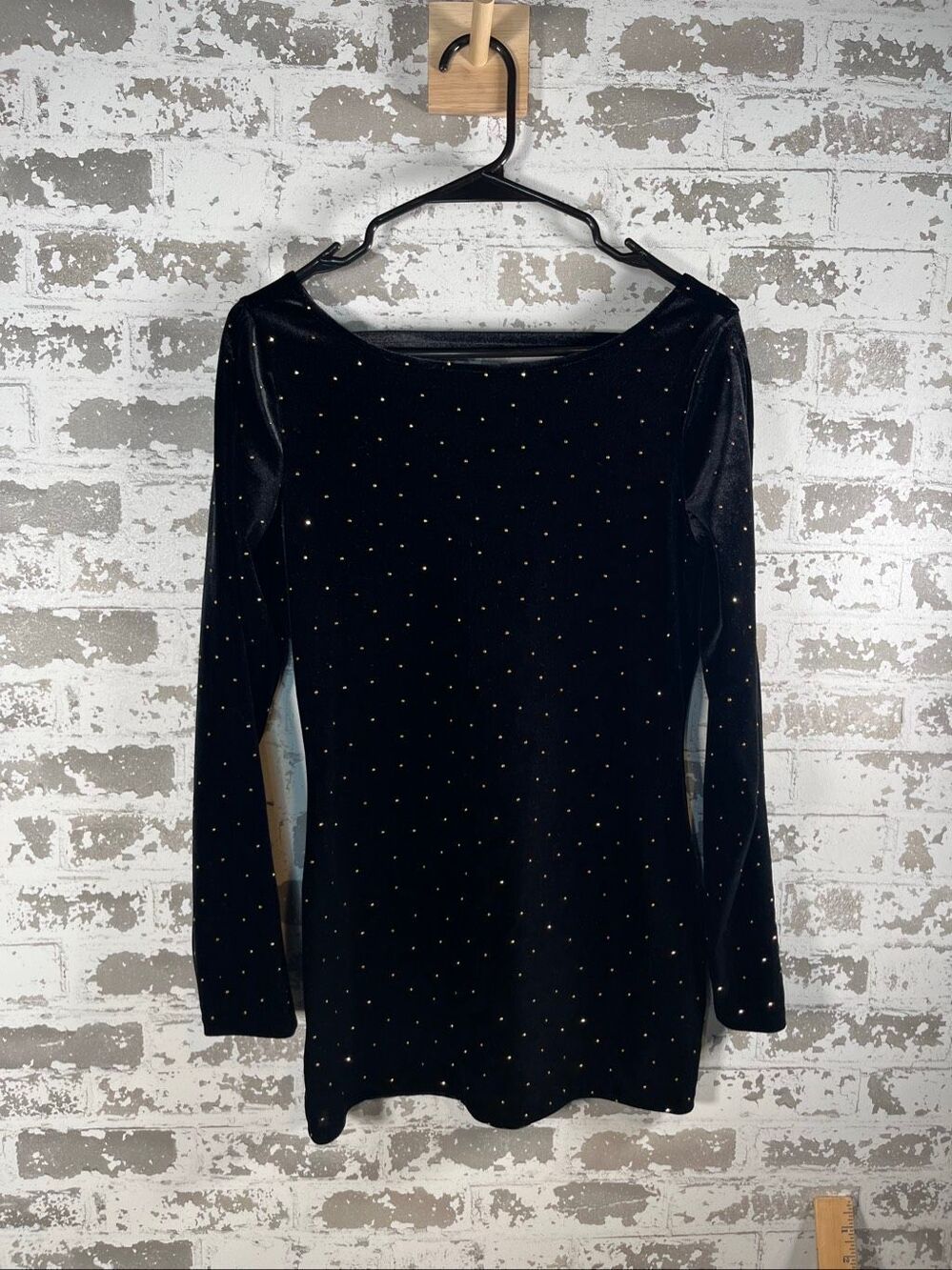 Cache | velvet gem top cut out sleeves